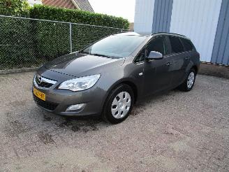 uszkodzony samochody osobowe Opel Astra 2.0 CDTI Navi Clima 6-Bak 2011/10