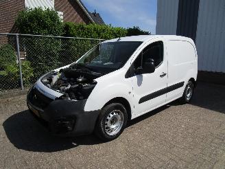 danneggiata veicoli commerciali Peugeot Partner 1.6 HDI Navi Airco 175.000 Km 2017/3