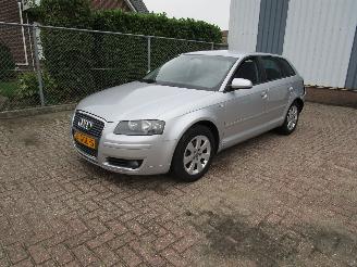 damaged passenger cars Audi A3 2.0 FSI Automaat Sportback Leder Clima 2005/4