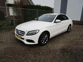 Vaurioauto  passenger cars Mercedes C-klasse 180 D Navi Clima 6-Bak 2017/4