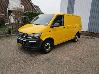 skadebil bedrijf Volkswagen Transporter 2.0 TDI Airco Radio/CD 6-Bak 2017/2