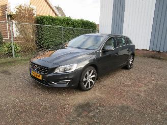 skadebil auto Volvo V-60 2.4 D6 AWD Hybride Schadevrij 2013/9