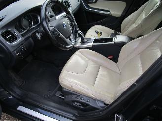 Volvo V-60 2.4 D6 AWD Hybride Schadevrij picture 9