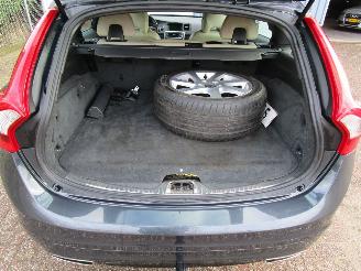 Volvo V-60 2.4 D6 AWD Schadevrij picture 11
