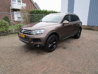 Vaurioauto  passenger cars Volkswagen Touareg 4.2 V8 TDI Grijs kenteken 2011/8