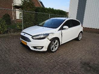 damaged passenger cars Ford Focus 1.0 Navi Clima 6-Bak 2015/3