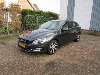 krockskadad bil auto Volvo V-60 2.4 D6 AWD Hybride Camera Navi 2013/9