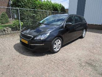 Unfallwagen Peugeot 308 1.2 Navi Clima 6-Bak 2014/10