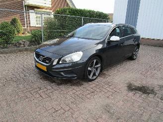Voiture accidenté Volvo V-60 1.6 D Navi Clima 6-Bak 2011/11