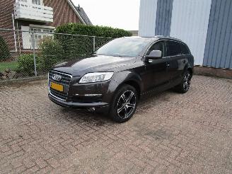 Schadeauto Audi Q7 4.2 FSI Quattro 5+2 2006/6