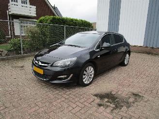 Damaged car Opel Astra 1.4 T Navi Clima 6-Bak 2014/2