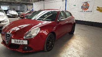 krockskadad bil auto Alfa Romeo Giulietta 1.4 TB 16V   BENZ 1.368CC 88KW 120PK 2012/4