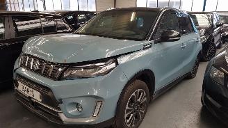 Voiture accidenté Suzuki Vitara 1.5 16V DUALJET HYBRID SUV AUT ELEKTRISCH BENZ 1.462CC 85KW 116PK 2023/8