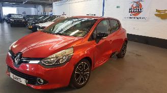 Coche accidentado Renault Clio 0.9 ENERGY TCE 12V 4DRS BENZ 898CC 66KW 90PK 2013/9
