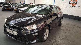 damaged passenger cars Kia Ceed 1.4 T-GDI 16V 4DRS BENZ 1.353CC 103KW 140PK 2019/1