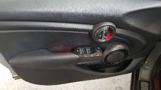 Mini One 1.5 12V ONE FIRST 4DRS BENZ 1.499CC 55KW 75PK picture 8