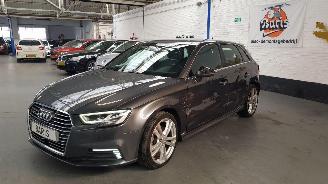 Voiture accidenté Audi A3 1.4 TFSI 16V 40 E-TRON  4DRS HYBRIDE BENZ 1.395CC 150KW 204PK 2020/3