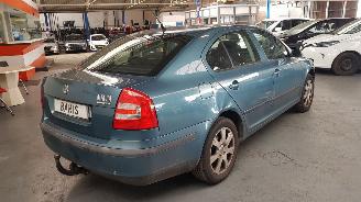Skoda Octavia 1.6 MPI  BENZ 1.598 CC 75 KW 102 PK SEDAN picture 4