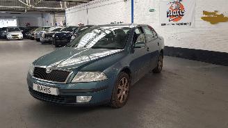 skadebil auto Skoda Octavia 1.6 MPI  BENZ 1.598 CC 75 KW 102 PK SEDAN 2008/9
