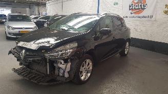 Voiture accidenté Renault Clio 0.9 ENERGY TCE12V COMBI 4DRS BENZ 898CC 66KW 90PK 2018/1