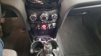 damaged passenger cars Mini One 1.5 12V ONE  2DRS BENZ 1.499CC 75KW 102PK 2021/4