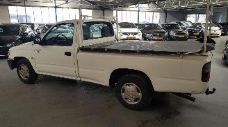 Toyota Hilux 2.5 D4-D   2WD    90 16V PICK-UP  DSL 2.494CC 65KW 88PK NAP... picture 6