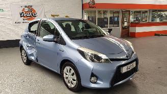 uszkodzony samochody osobowe Toyota Yaris 1.5 16V HYBRID AUT  ELEKTRISCH-BENZ 1.497CC 74KW 101PK 2014/1