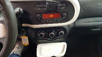 Renault Twingo 1.0 SCE 12V 4DRS BENZ 999CC 52KW 71PK picture 12