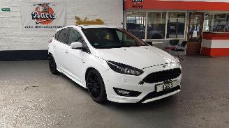 damaged passenger cars Ford Focus 1.5 ECOBOOST 16V AUT  BENZ 1.498CC 134KW 182PK 2018/3