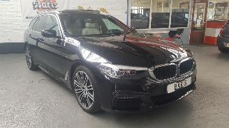 Schadeauto BMW 5-serie 530i XDRIVE 2.0 TWINPOWER TURBO 16V COMBI BENZ 1.998CC 185KW 252PK 4x4 2019/4