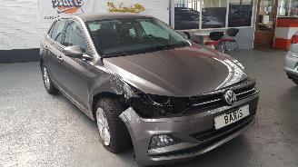 Damaged car Volkswagen Polo 1.0 TSI 12V  4DRS BENZ 999CC 70KW 95PK 2018/1