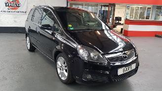 Unfallwagen Opel Zafira 2.2 BENZ 6 BAK 7 PERSOON 2198CC 150 PK KM 148346 N.A.P... 2005/7