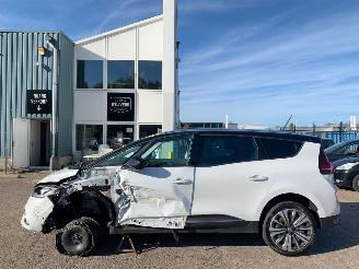 dañado Renault Grand-scenic 1.3 TCe Business Zen 7p. BJ 2021 14860 KM