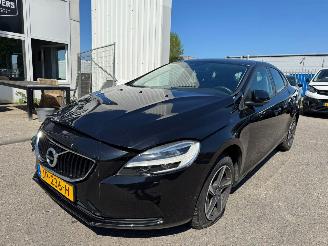 krockskadad bil auto Volvo V-40 1.5 T2 Momentum Automaat 2016/1