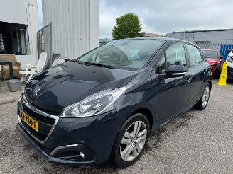 krockskadad bil auto Peugeot 208 1.2 PureTech Signature BJ 2019 2019/1