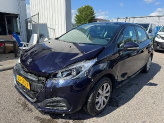 krockskadad bil auto Peugeot 208 1.2 AUTOMAAT PureTech Active BJ 2016 111.109 KM 2016/2