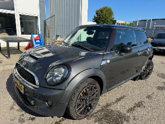 Auto incidentate Mini Cooper S Cooper S 10 Years II BJ 2012 135.652 KM 2012/4