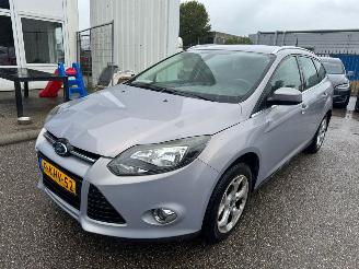 Voiture accidenté Ford Focus Wagon 1.0 EcoBoost Titanium BJ 2013  148.985 KM 2013/4