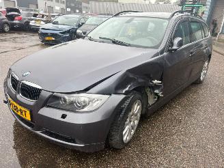damaged passenger cars BMW 3-serie Touring 325i AUTOMAAT 2006/1