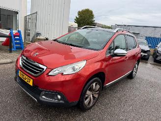 uszkodzony samochody osobowe Peugeot 2008 1.2 PureTech Blue Lease Executive AUTOMAAT 2015/3