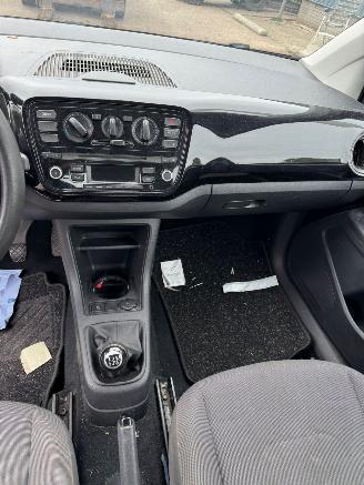 Volkswagen Up! 1.0 move up! BlueMotion picture 12