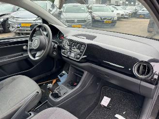 Volkswagen Up! 1.0 move up! BlueMotion picture 13