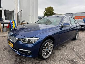 Coche accidentado BMW 3-serie 318i Luxury Edition Automaat 2019/1