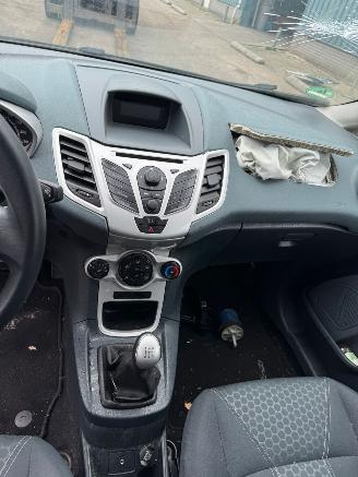 Ford Fiesta 1.25 Titanium picture 14