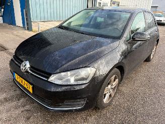 krockskadad bil auto Volkswagen Golf 1.6 TDI Highline AUTOMAAT 2014/3