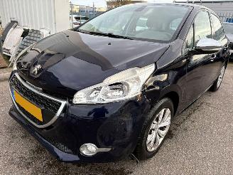 Schadeauto Peugeot 208 1.2 VTi Urban Soul 2013/10