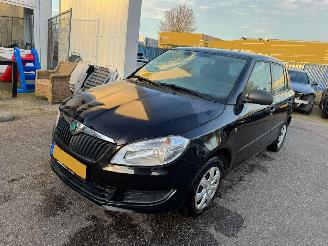 damaged passenger cars Skoda Fabia 1.2-12V Ambition 2011/3