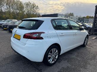 Peugeot 308 1.2 PureTech Blue Lease Active picture 5