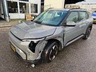 Vaurioauto  passenger cars Kia EV3 Air 58.3 kWh bj 2025 204 pk 2025/2