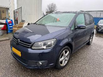 Voiture accidenté Volkswagen Touran 1.6 AUTOMAAT TDI Highline BlueMotion BJ 2014 513.424 KM 2014/1